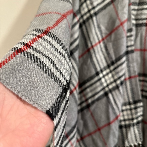 V Fraas Soft & Cozy Poncho Serape Wrap Ruana in Gray & Red Plaid Scottish NWT - Picture 12 of 16